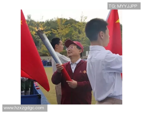 周鹏:从篮球场上的传奇到生活中的榜样,见证奋斗与坚持的力量 周鹏:从篮球场上的传奇到生活中的榜样,见证奋斗与坚持的力量